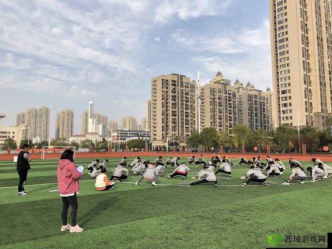 体育老师抱着我完整做了一节课:别样的课堂体验